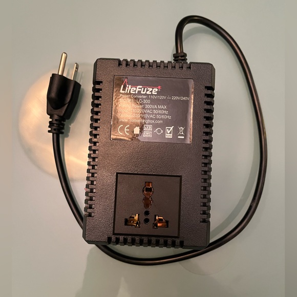 LiteFuze LC-300 Travel Voltage Converter 300W 110V/120V to 220V/240V Black - Picture 2 of 11